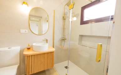 alquiler casa de vacaciones en fuerteventura baño dormitorio principal